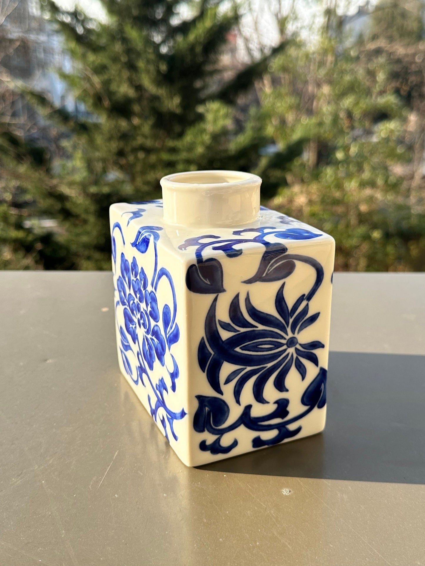 porcelain blue and white white and blue floral pattern vase