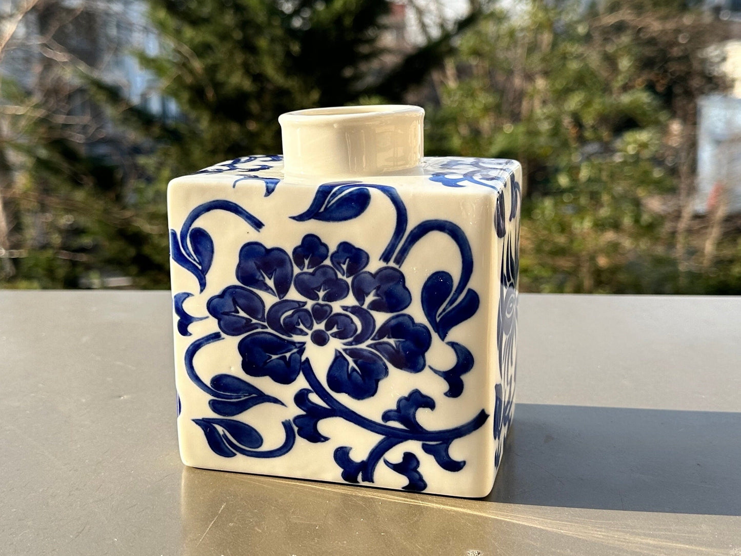 porcelain blue and white white and blue floral pattern vase