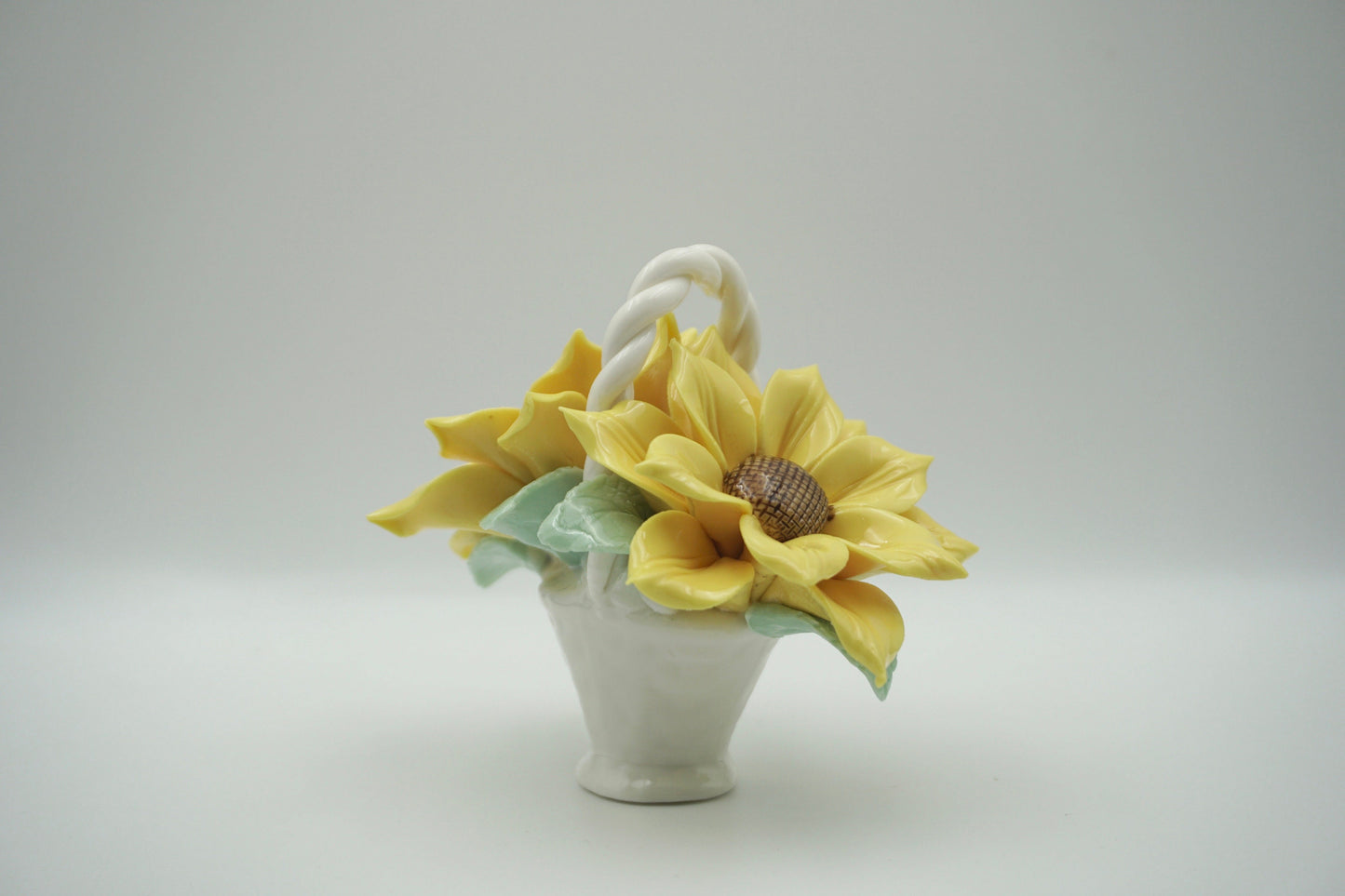 Porcelain ceramic sunflower mini flower basket mini bouquet