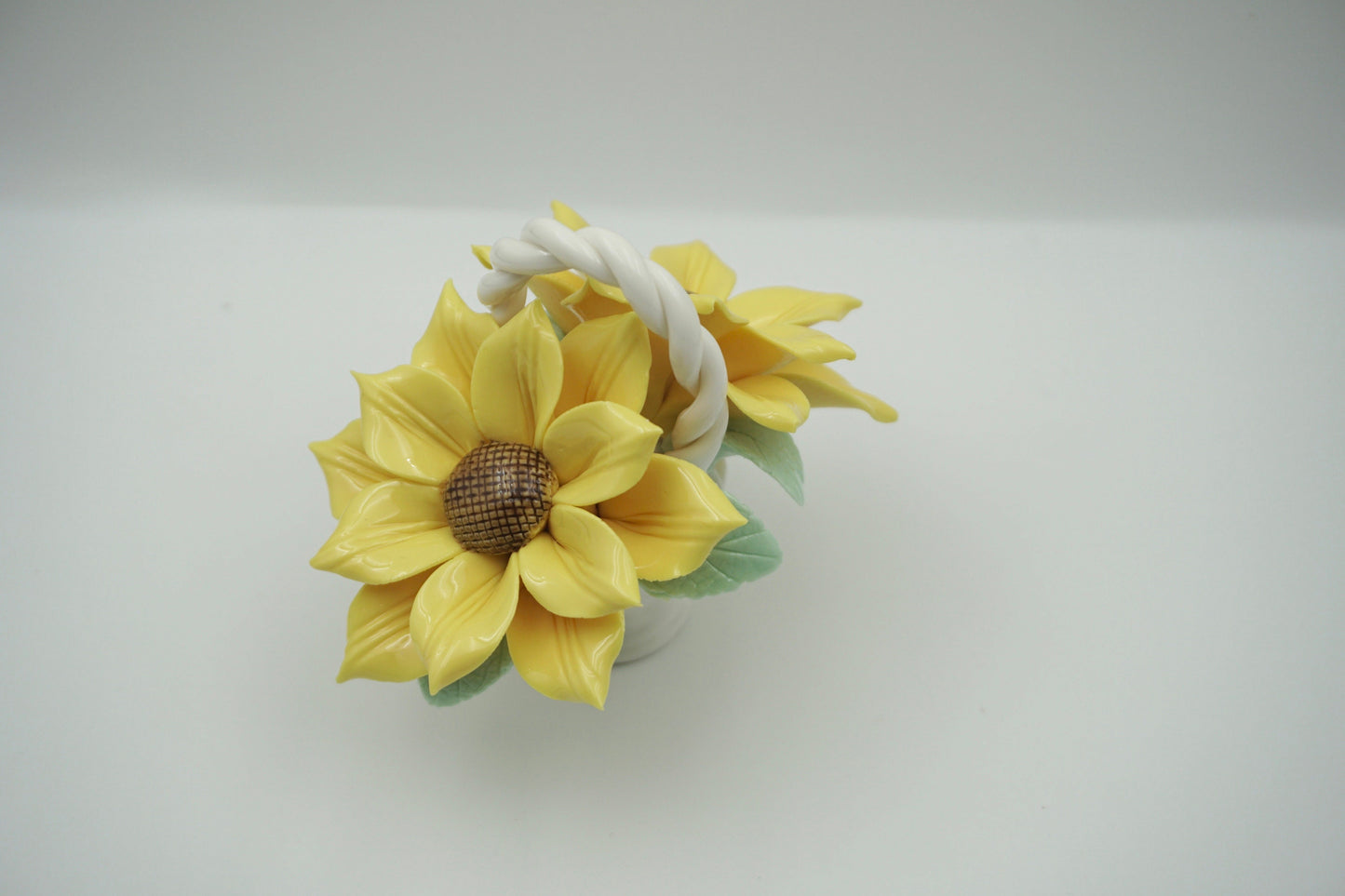 Porcelain ceramic sunflower mini flower basket mini bouquet