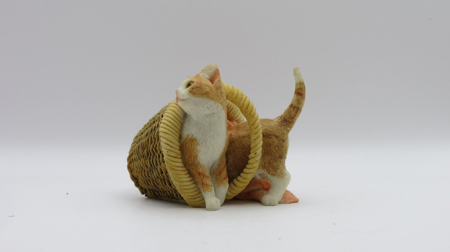 Resin cat figurine in a basket Sherratt and Simpson miniature mini cat lover