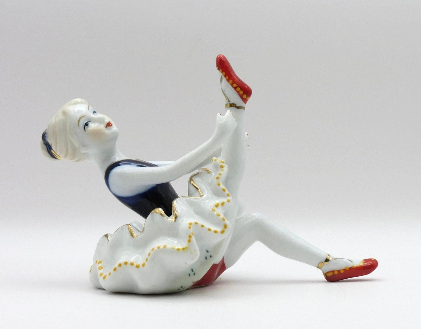 porcelain Dutch ballet dancer girl ceramic figurine ceramic art sculpture