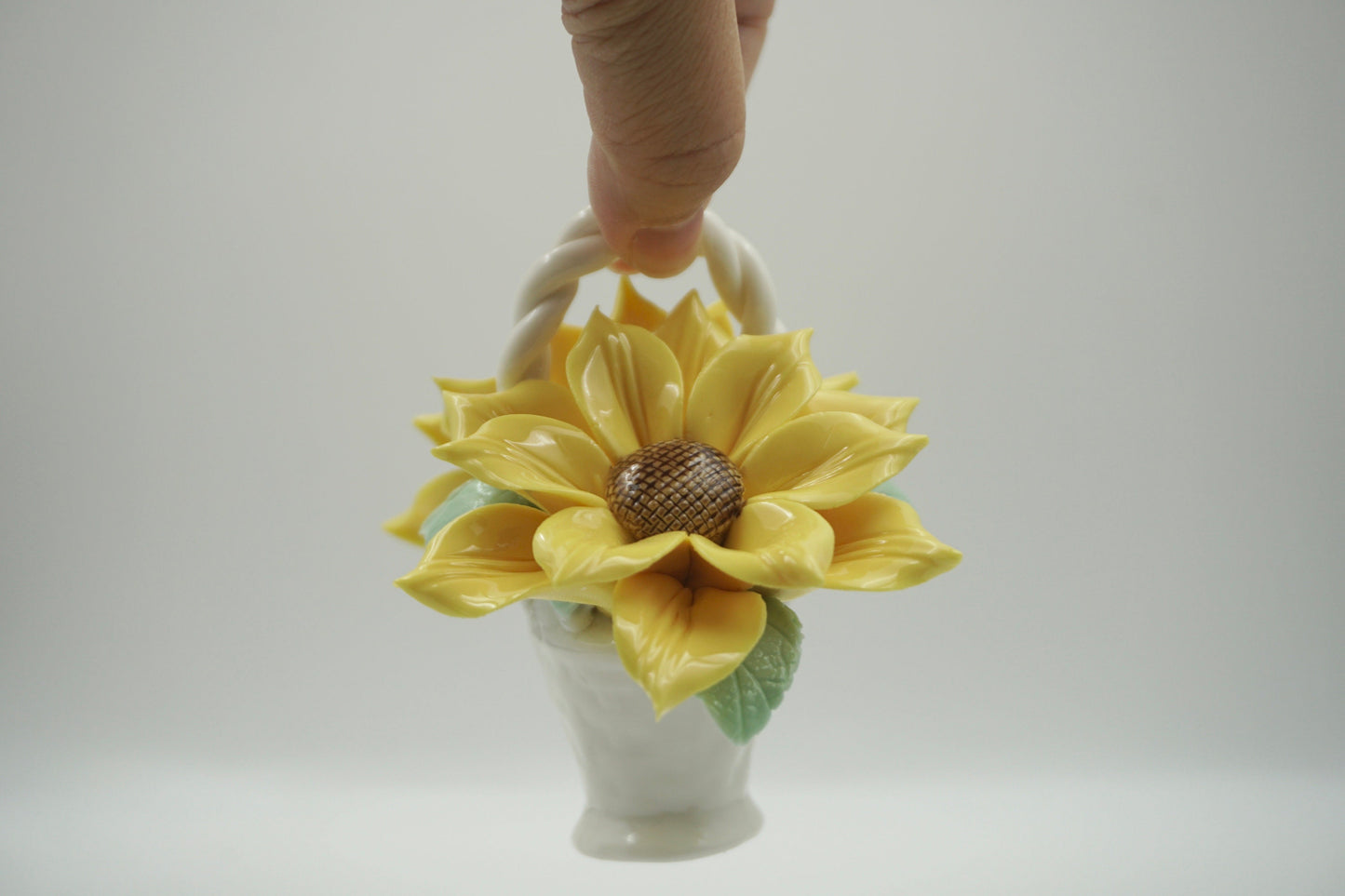 Porcelain ceramic sunflower mini flower basket mini bouquet