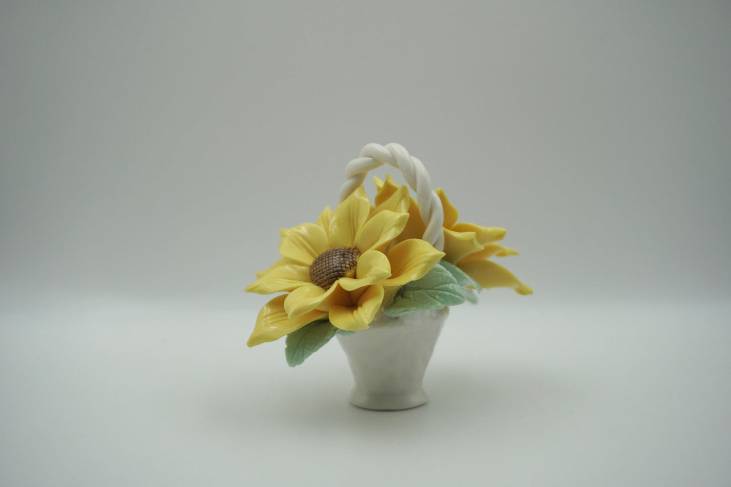 Porcelain ceramic sunflower mini flower basket mini bouquet