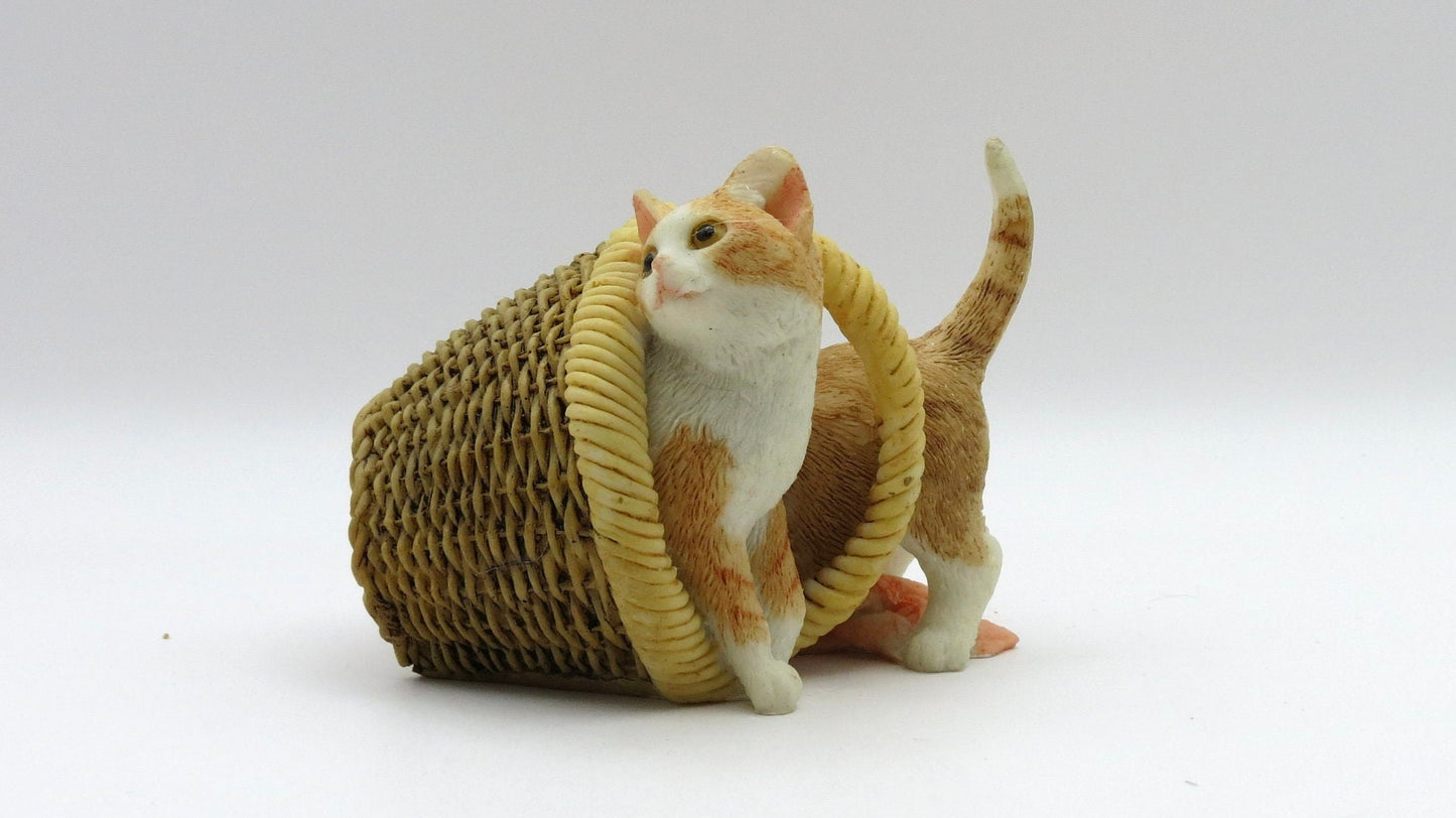 Resin cat figurine in a basket Sherratt and Simpson miniature mini cat lover