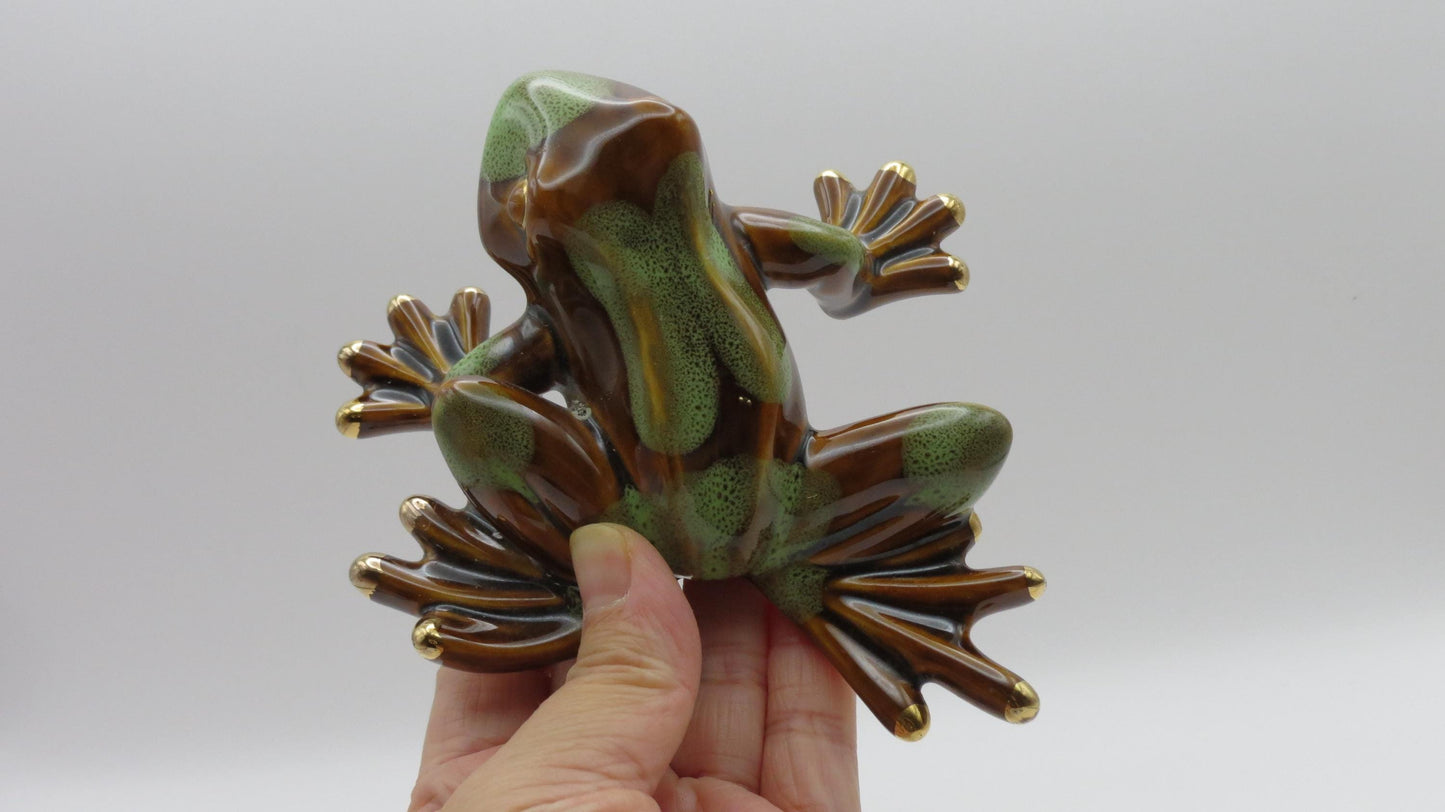 Dedicated vintage style porcelain frog figuring ceramic sculpture