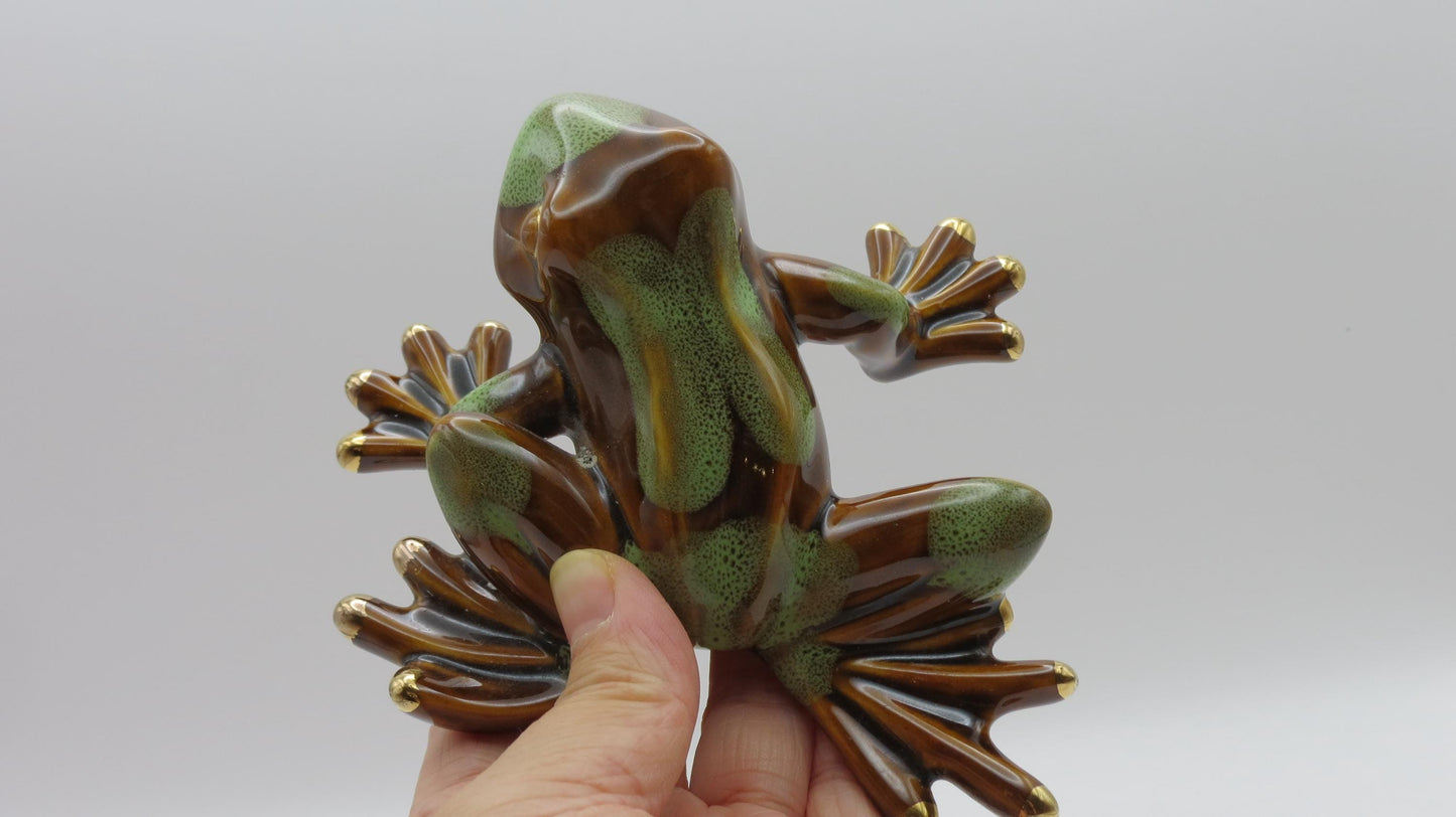 Dedicated vintage style porcelain frog figuring ceramic sculpture