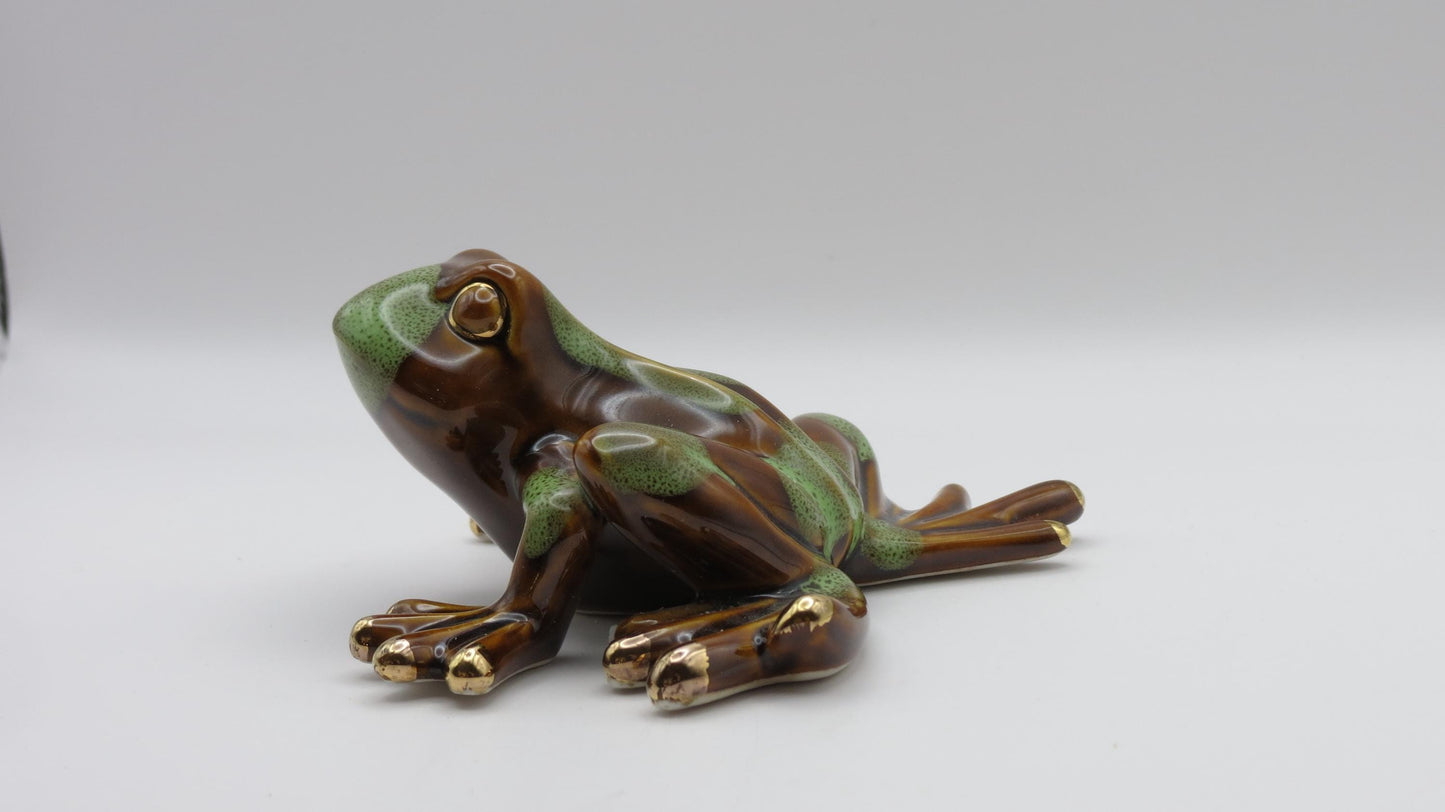 Dedicated vintage style porcelain frog figuring ceramic sculpture