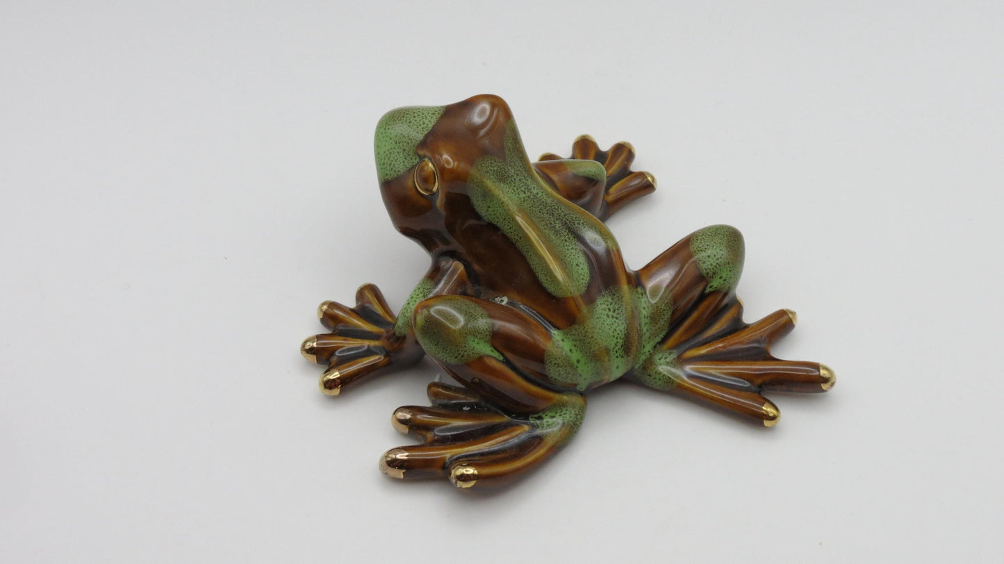 Dedicated vintage style porcelain frog figuring ceramic sculpture