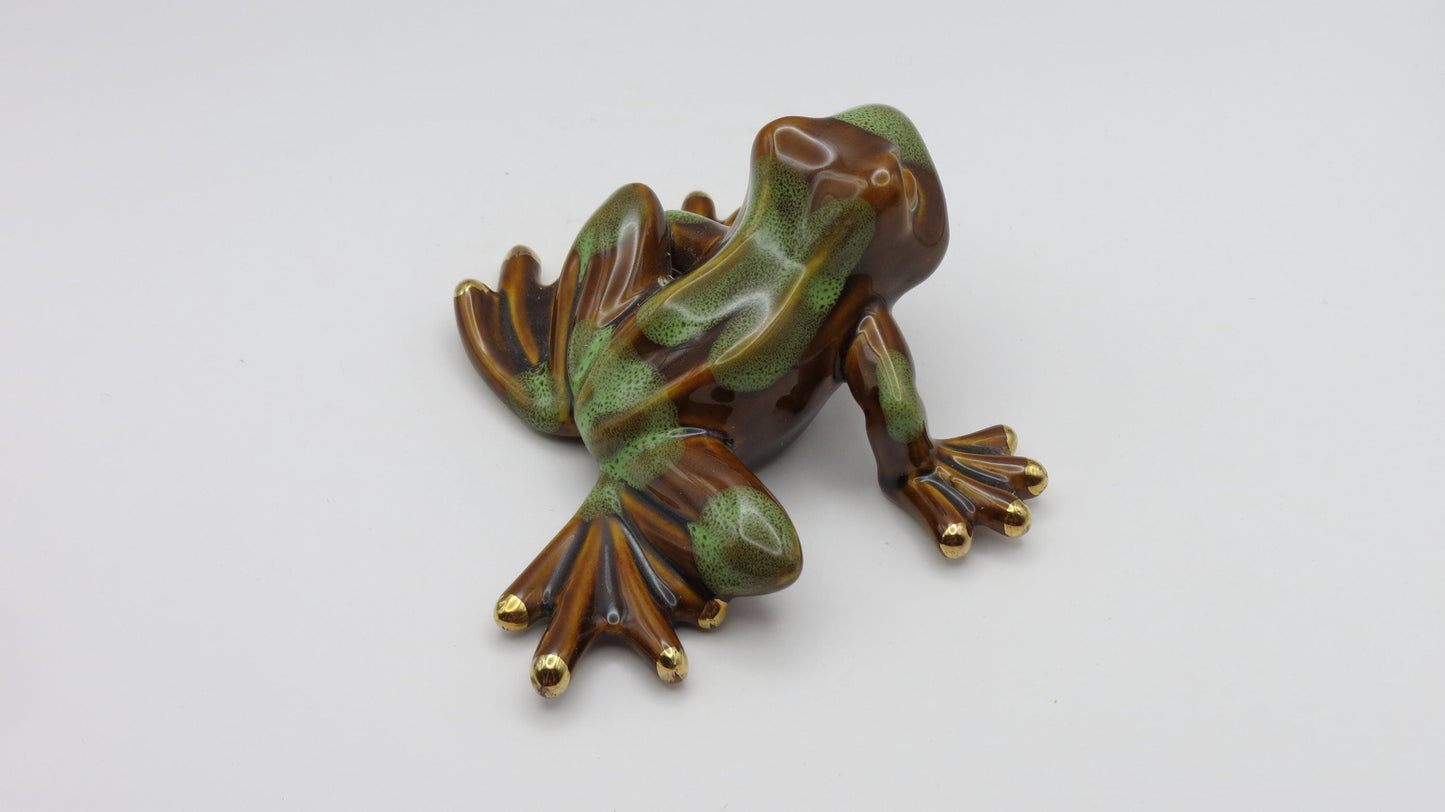 Dedicated vintage style porcelain frog figuring ceramic sculpture